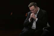 鸡西特斯拉股价收涨超3%：特朗普无意沟通，马斯克父亲劝儿子低头